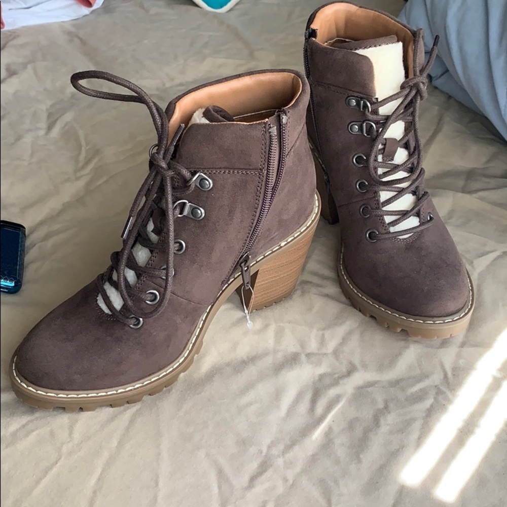 High heel boots